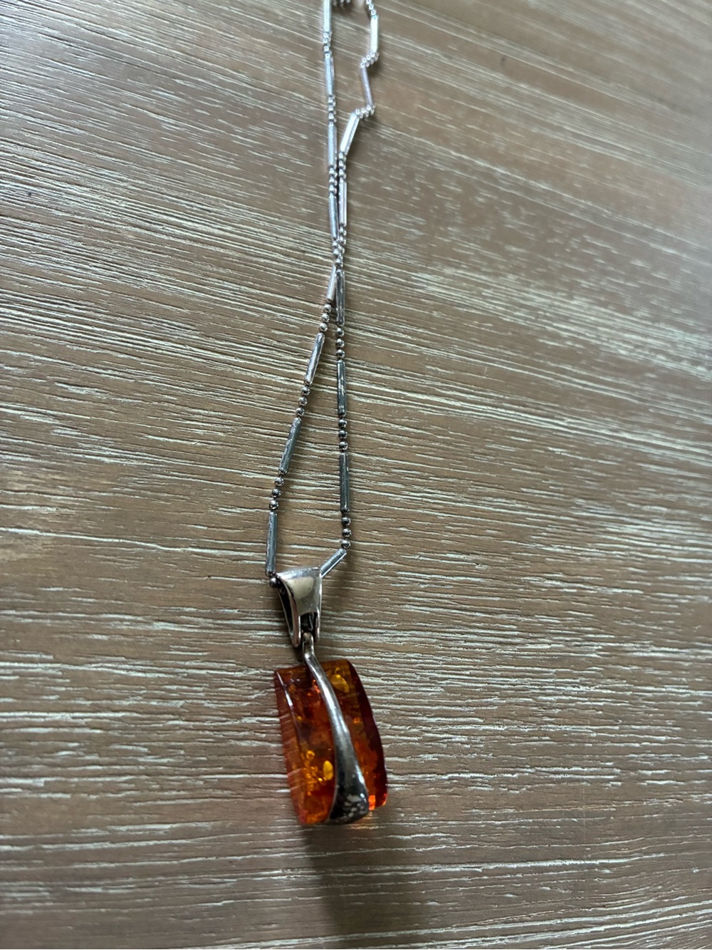STUNNING BALTIC AMBER STONE ON BEAUTIFUL NECKLACE!